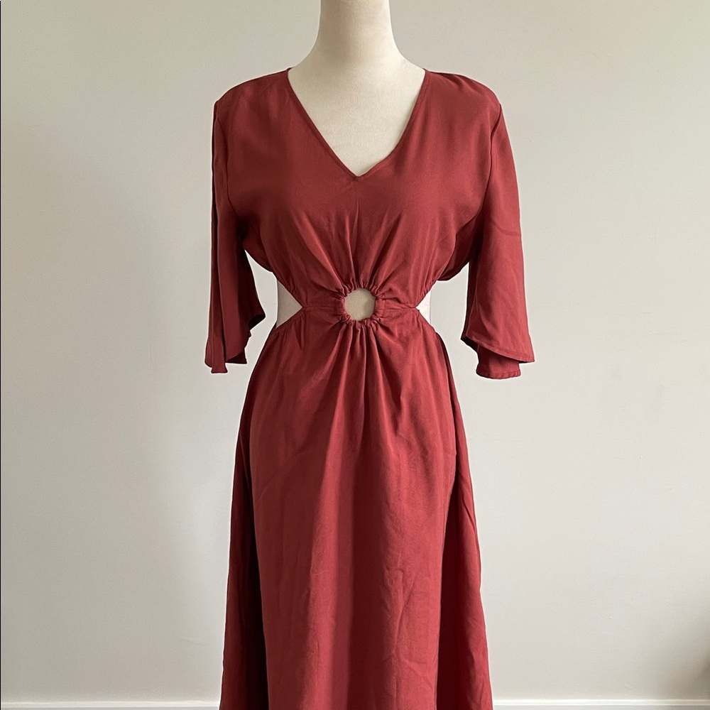 Chic Rust Midi Dress with Cut-Out Detail